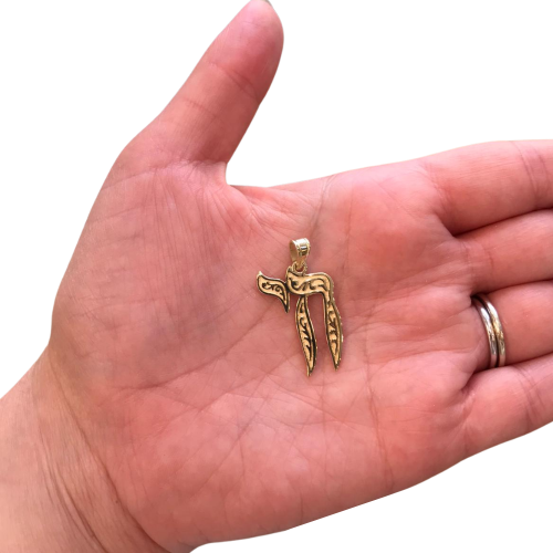 Chai Pendant in 14k Gold, Jewish Symbol