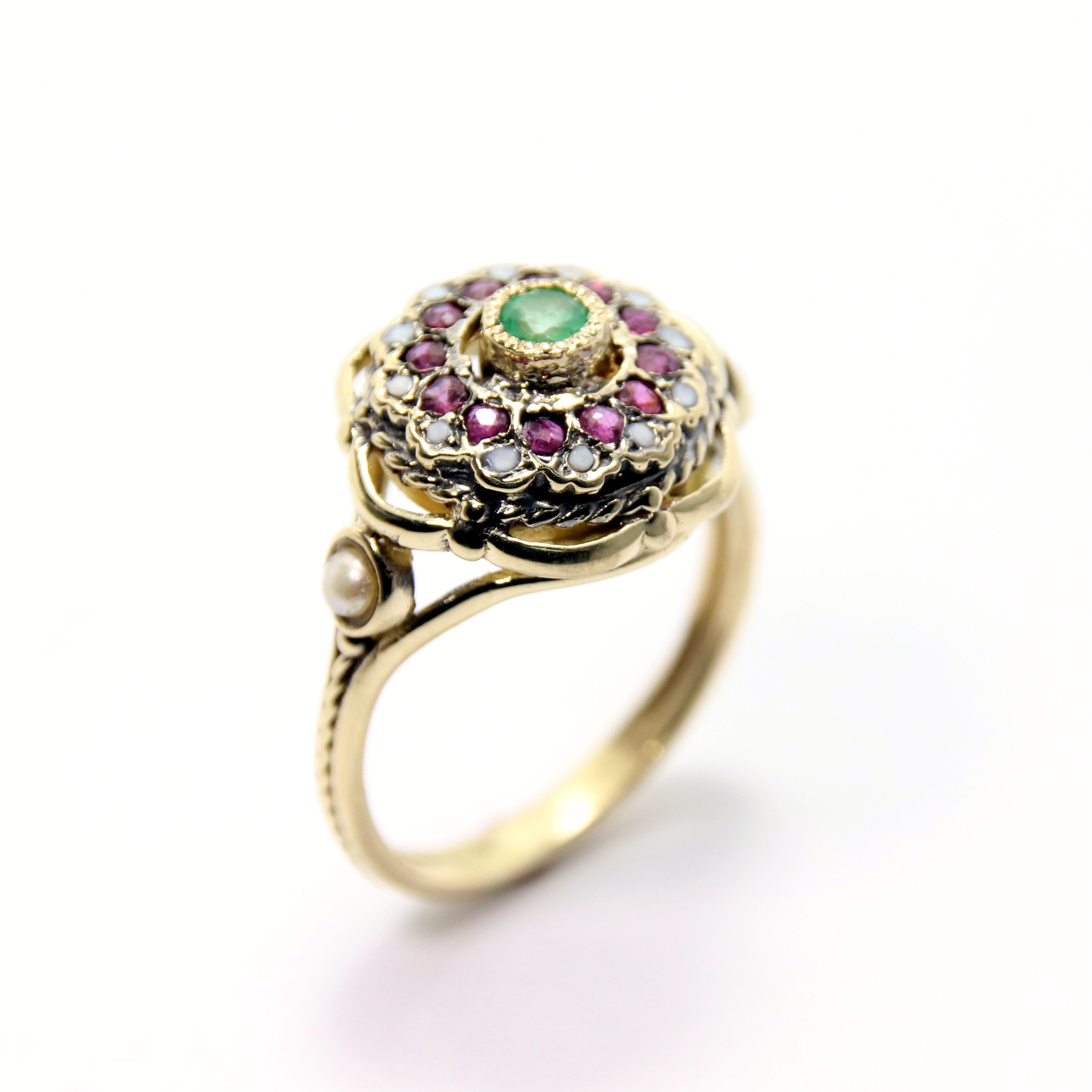 Emerald Flower Ring 14k Gold - Baltinester Jewelry